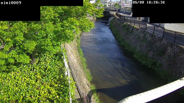 兵庫県の河川ライブカメラ｢宮川 芦屋市打出小槌町(鳴尾御影線)｣のライブ画像